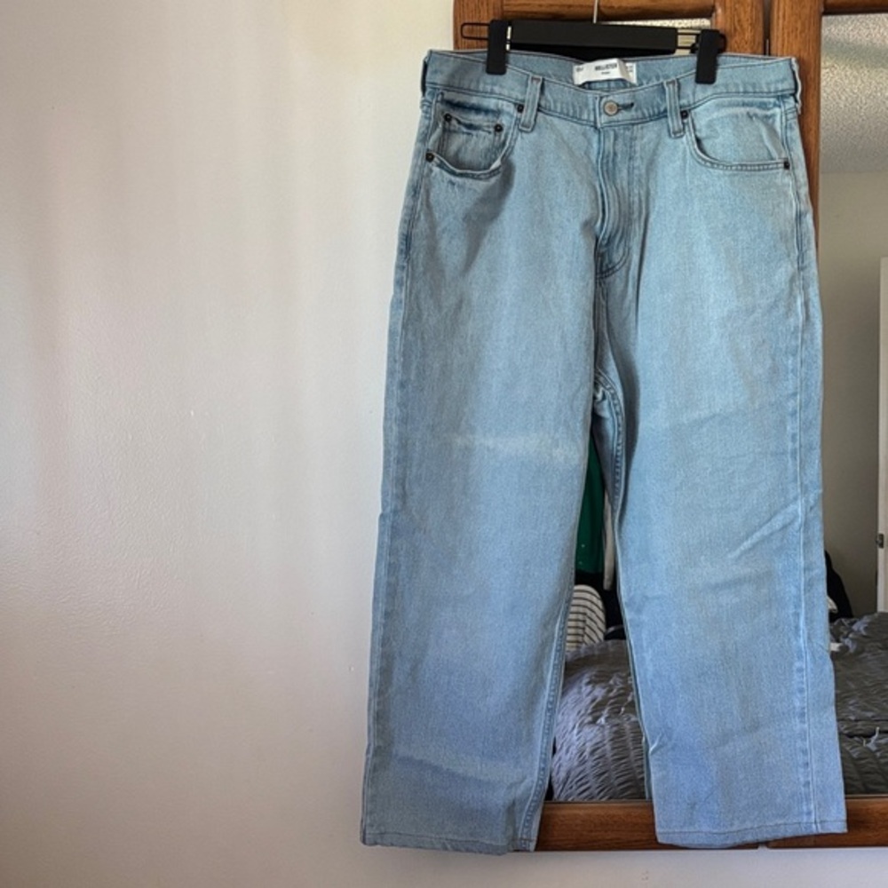 Hollister Men's baggy Fit Light Blue Jeans 33 x 25